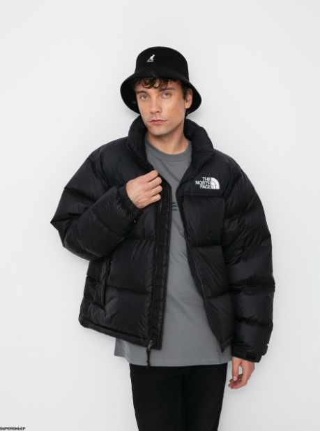 the north face kurtka 1996 w męskiej stylizacji