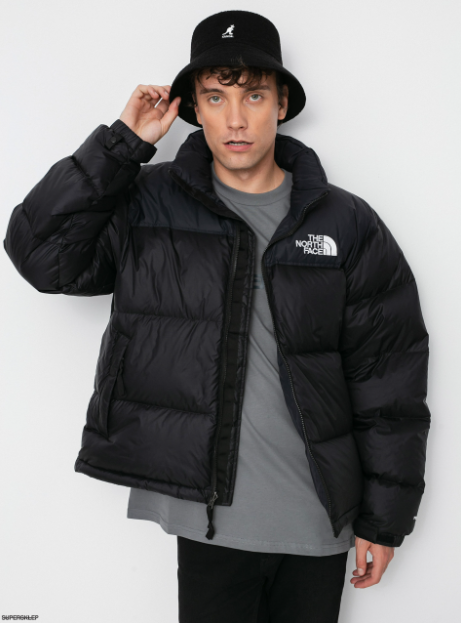 Moda uliczna zimą czyli wielki powrót kurtki The North Face 1996